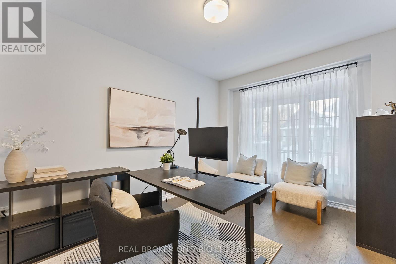 6 HOWARD WILLIAMS COURT - 6