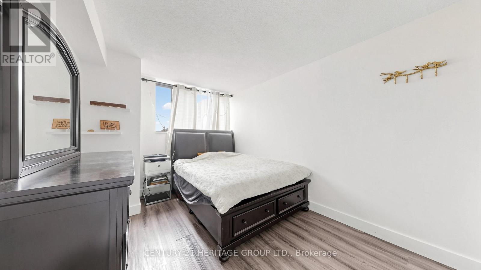 #406 40 BAIF BOULEVARD - 33