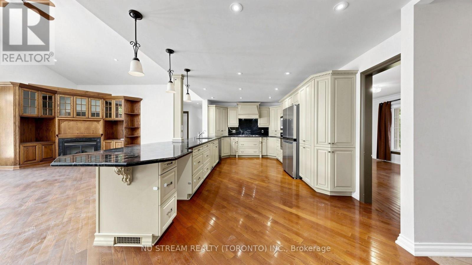 20 BLACKFOREST DRIVE - 11