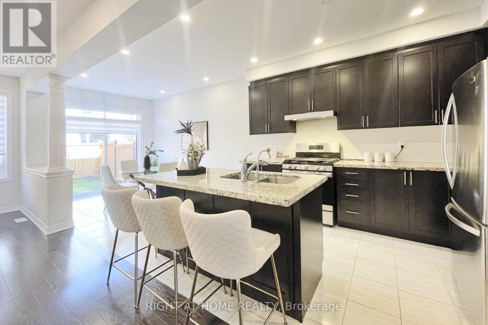 60 FALCONRIDGE TERRACE - 8