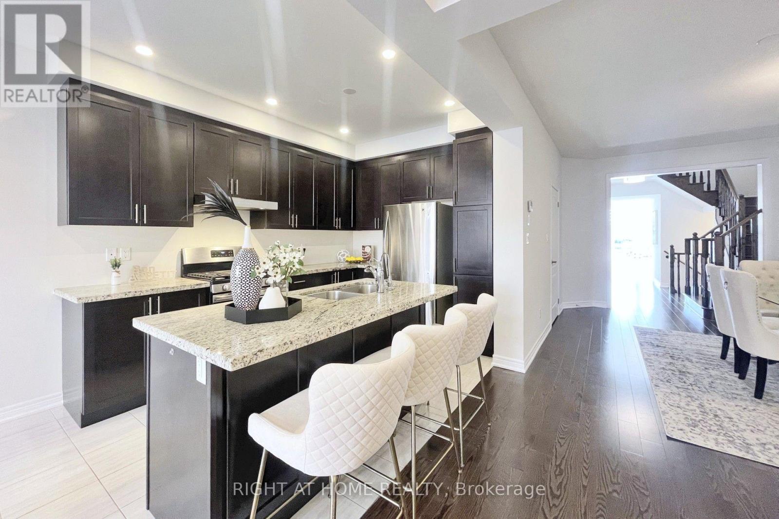 60 FALCONRIDGE TERRACE - 9