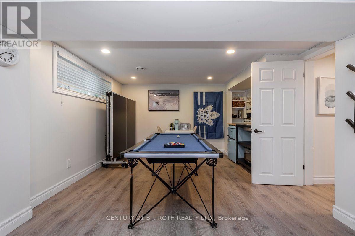1 OTTAWAY AVENUE - 18