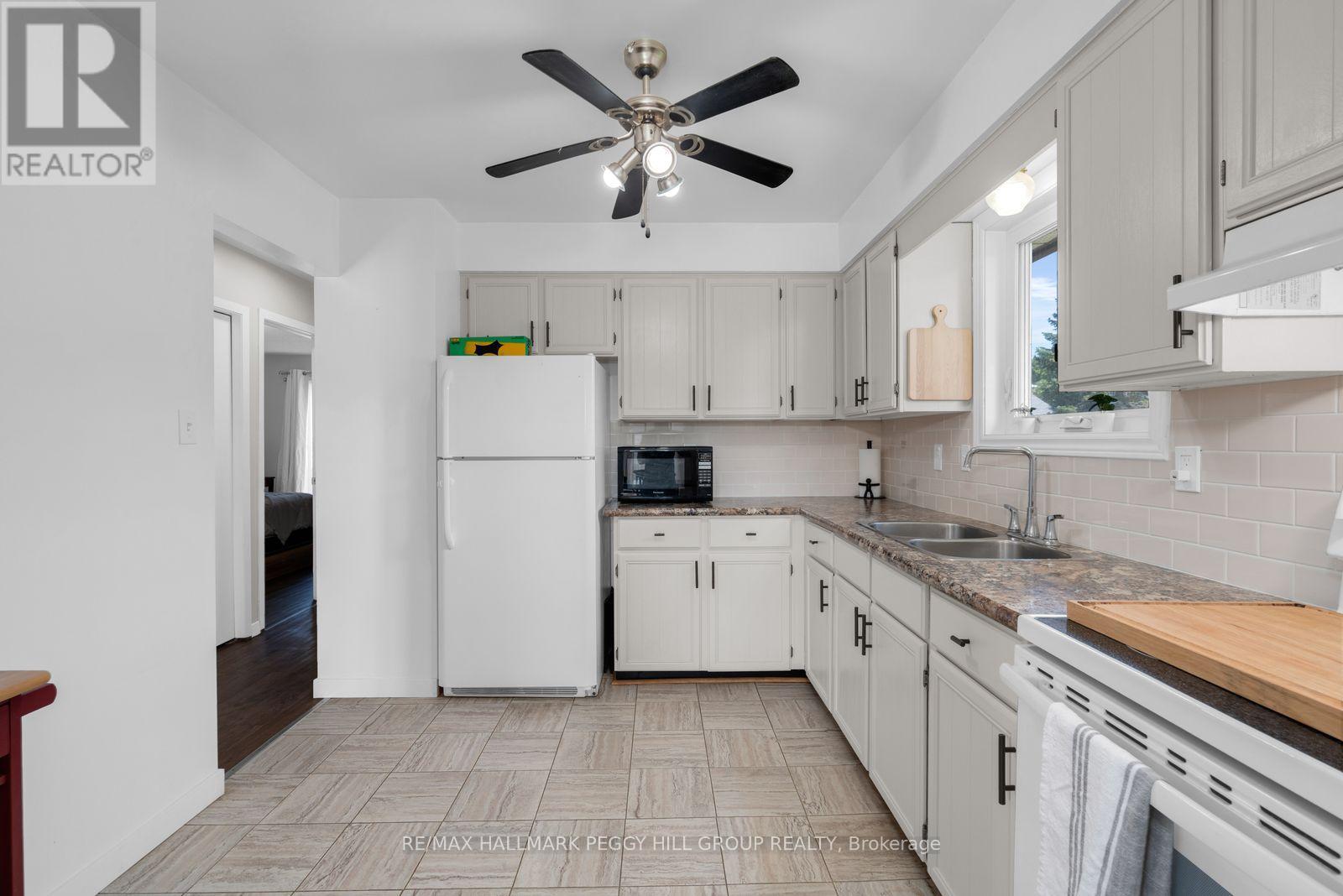6 CINDY LEE CRESCENT - 6