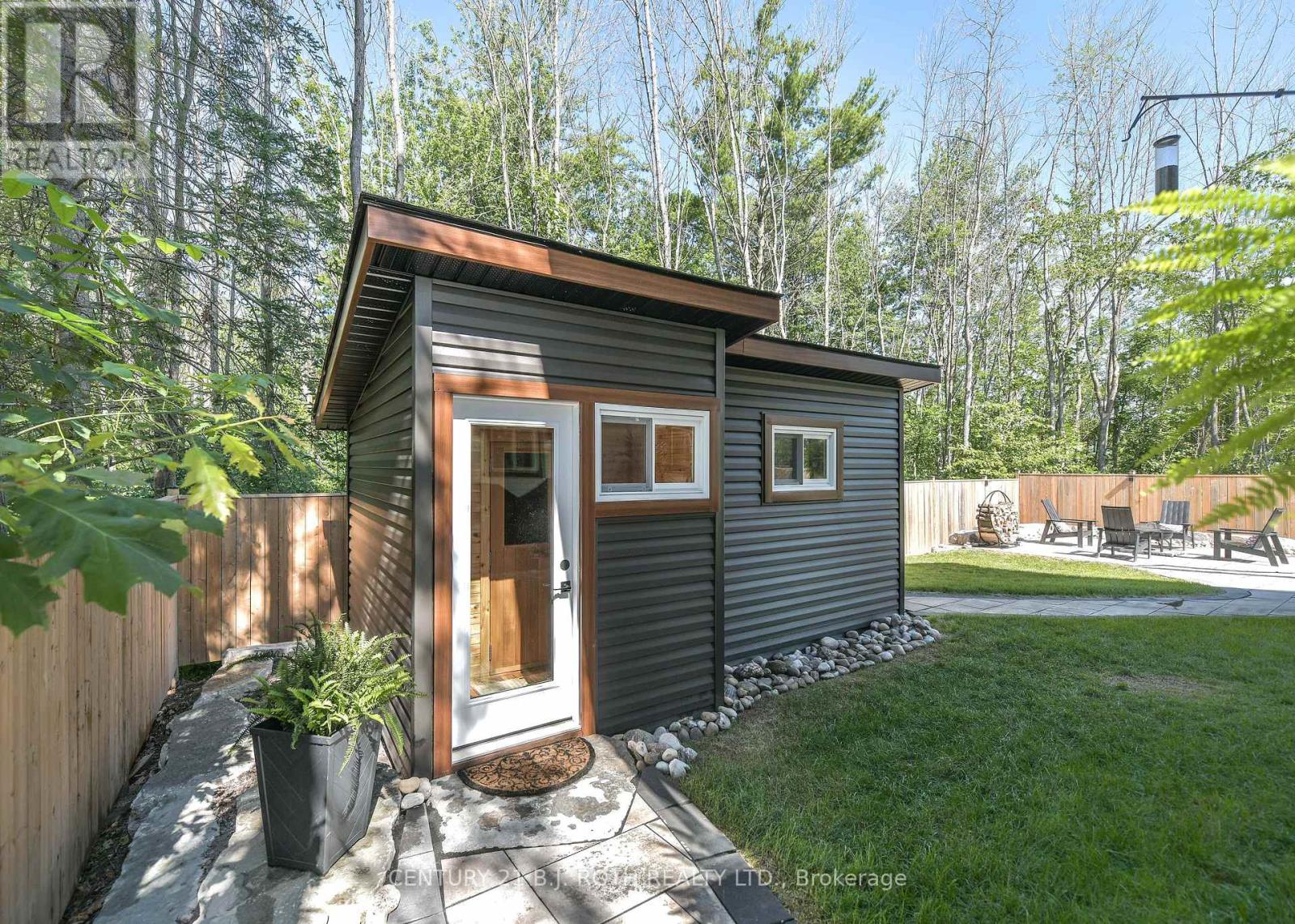 3332 QUETTON STREET - 10