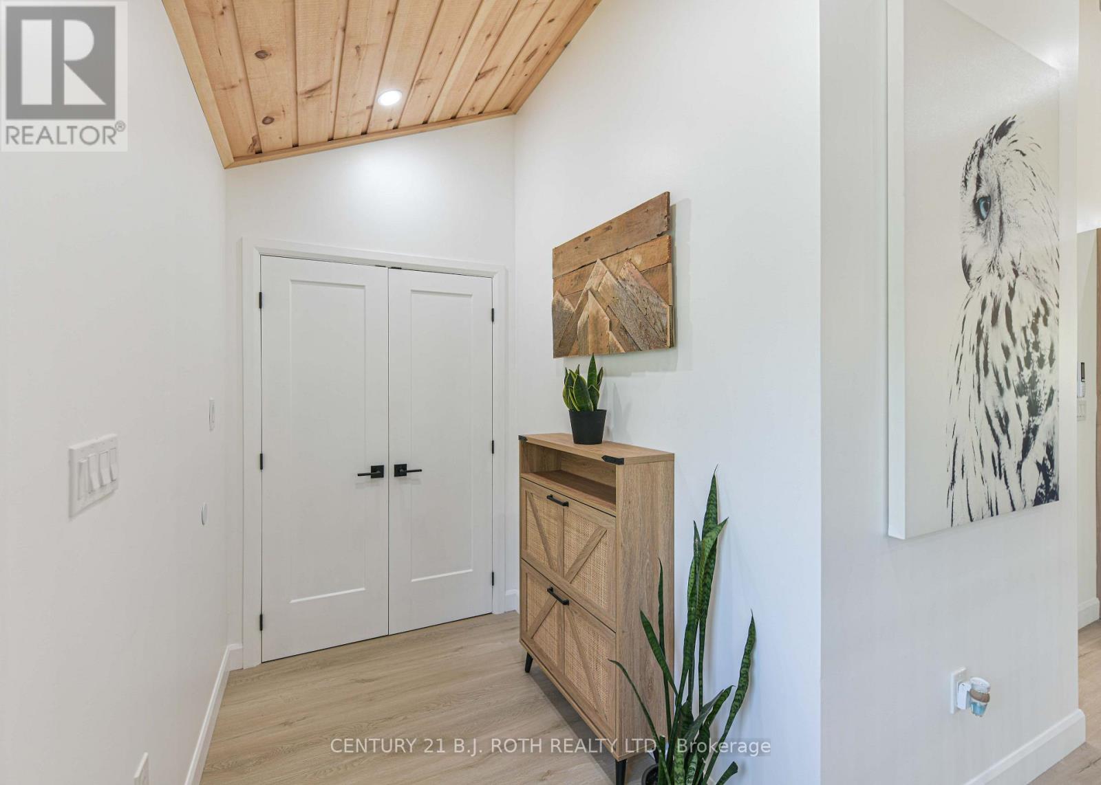 3332 QUETTON STREET - 16