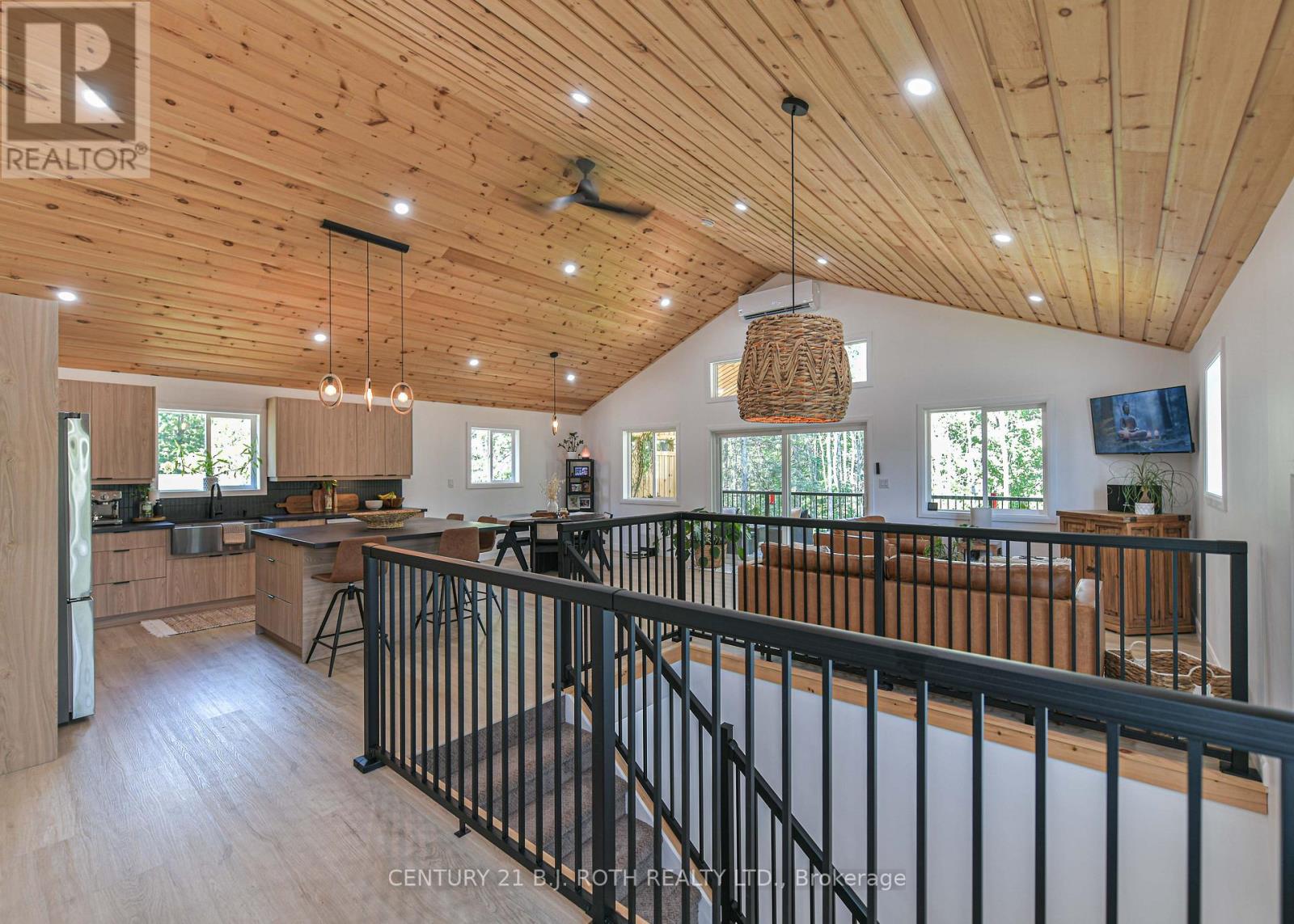 3332 QUETTON STREET - 17