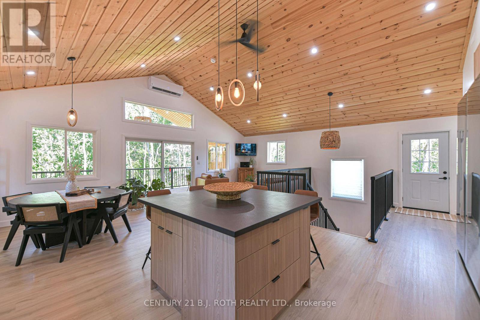 3332 QUETTON STREET - 19