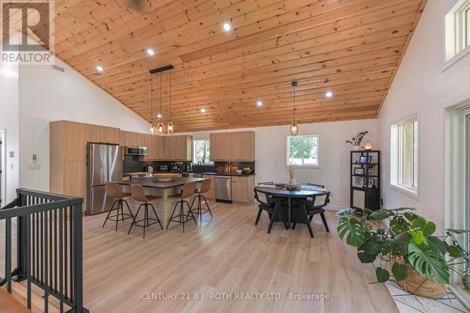 3332 QUETTON STREET - 20