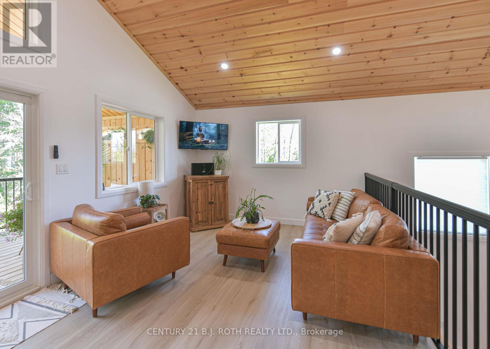 3332 QUETTON STREET - 22