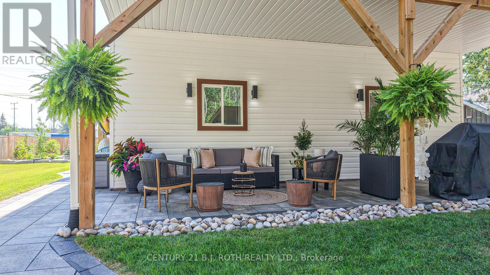 3332 QUETTON STREET - 5