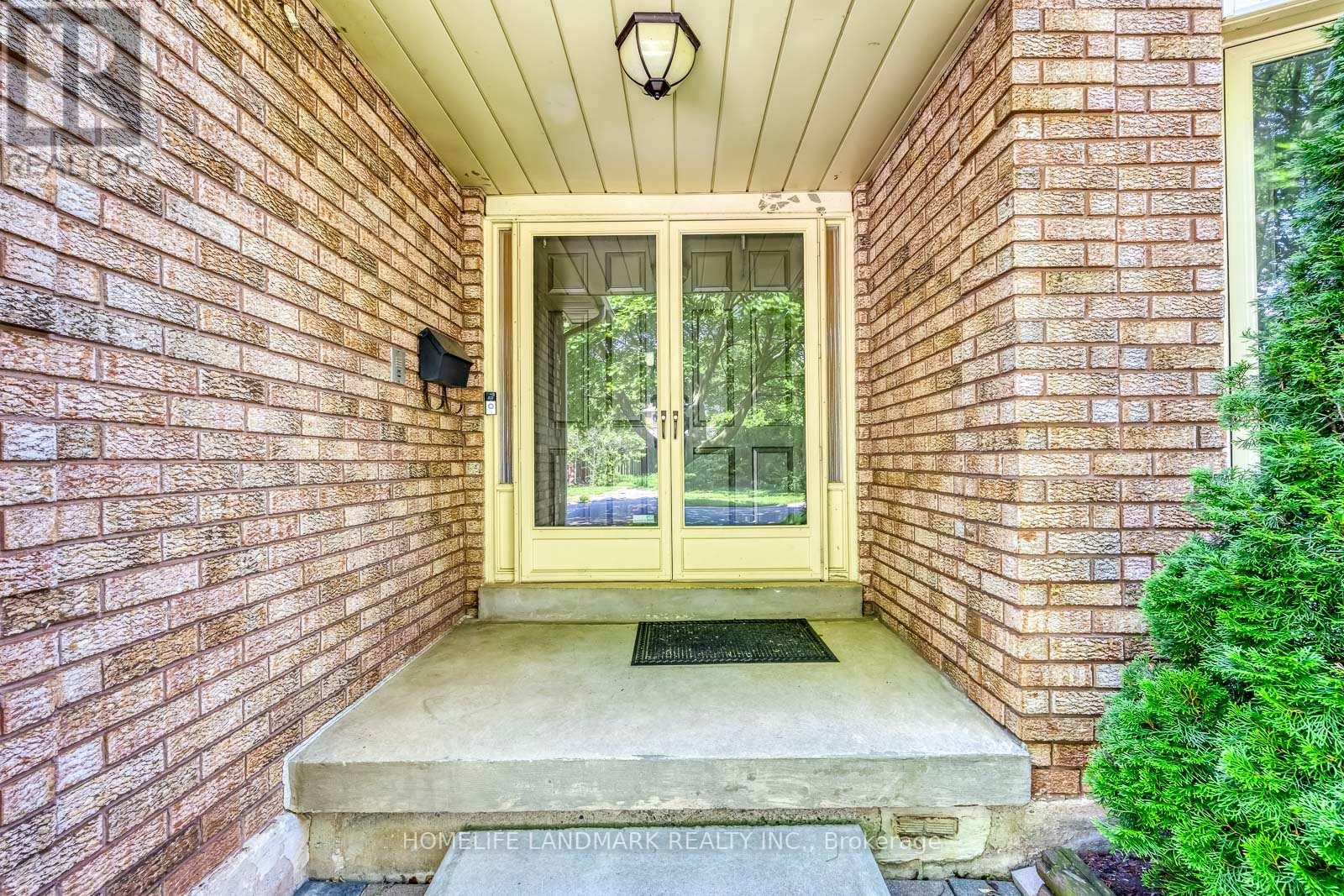 1237 BEECHGROVE CRESCENT - 2