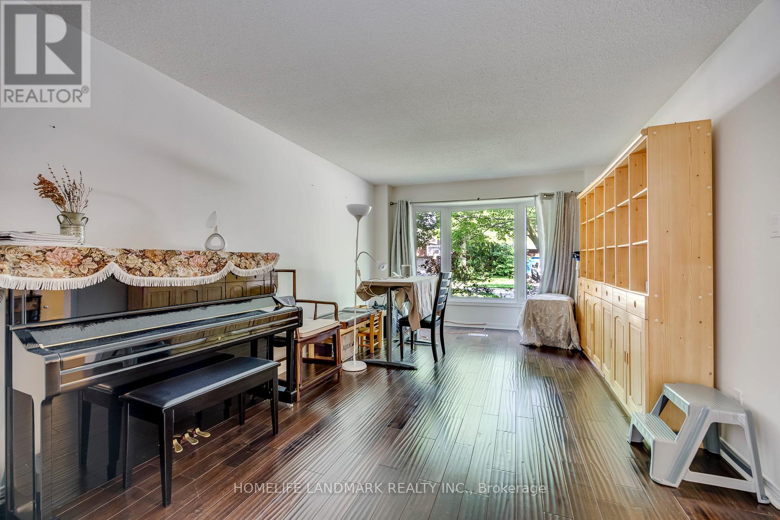 1237 BEECHGROVE CRESCENT - 4