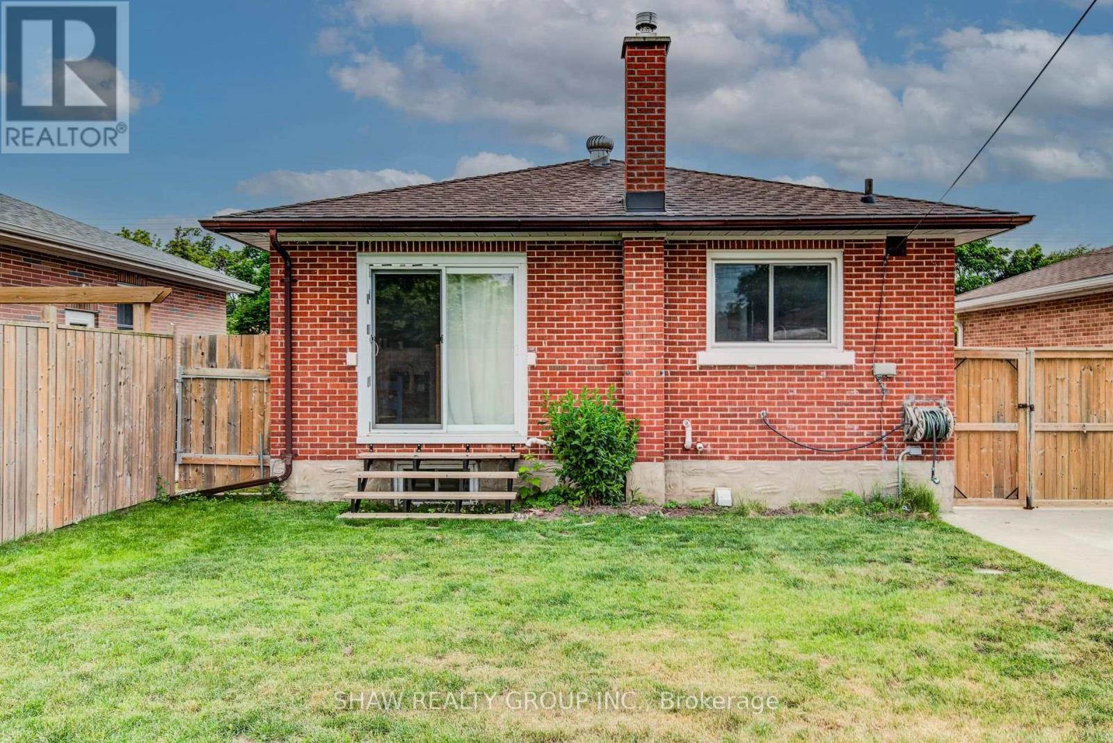 468 HIGHLAND ROAD - 34