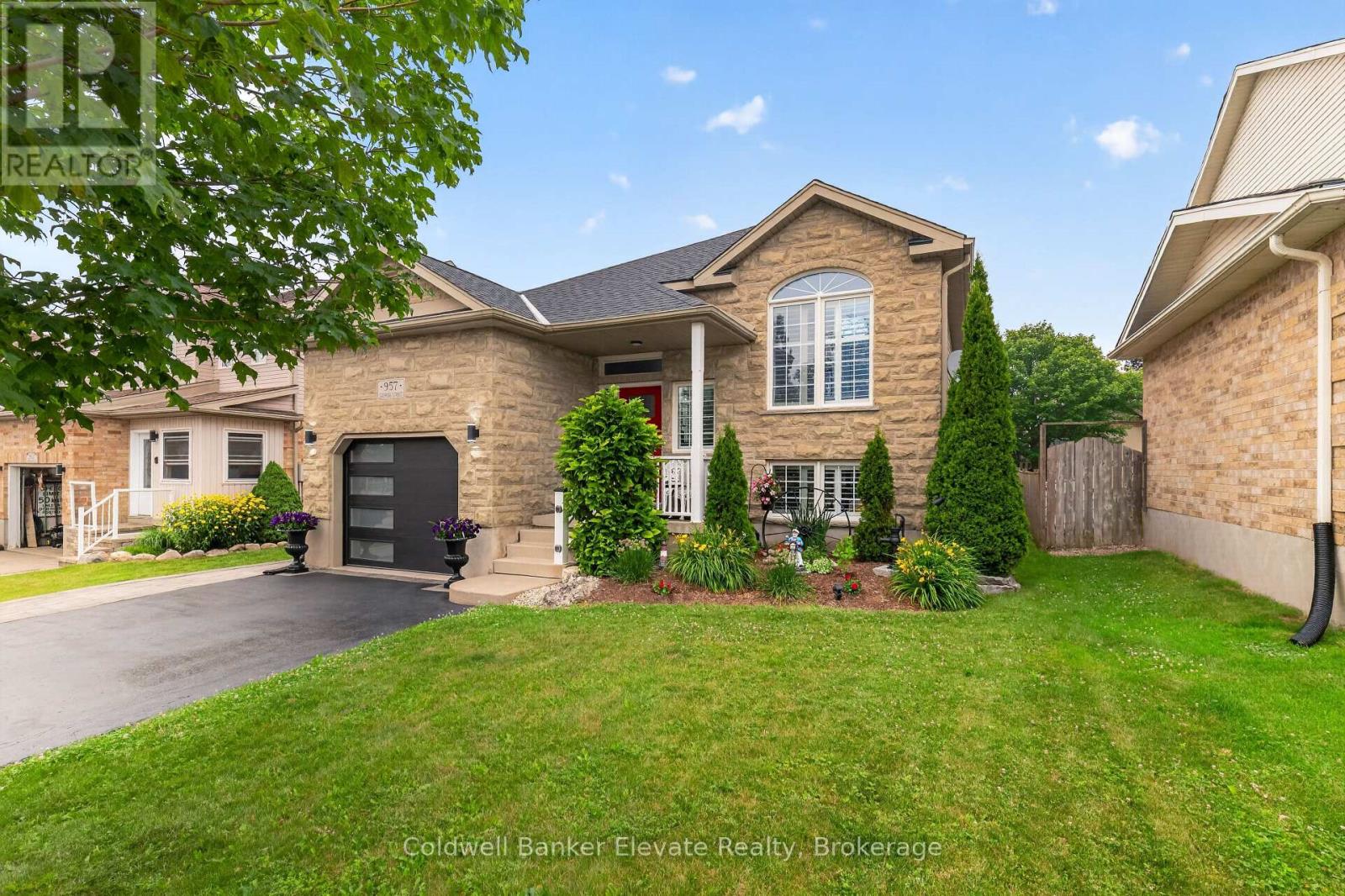 957 GZOWSKI STREET - 2