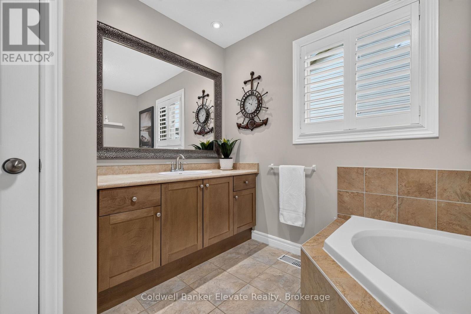 957 GZOWSKI STREET - Image 21
