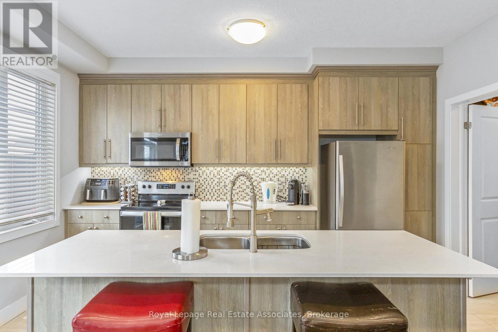 #16 177 EDGEVALLEY ROAD - 15