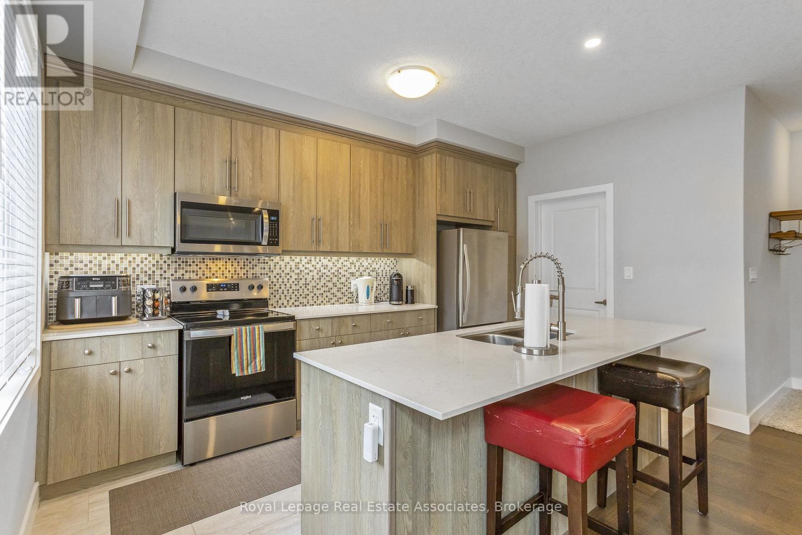 #16 177 EDGEVALLEY ROAD - 16