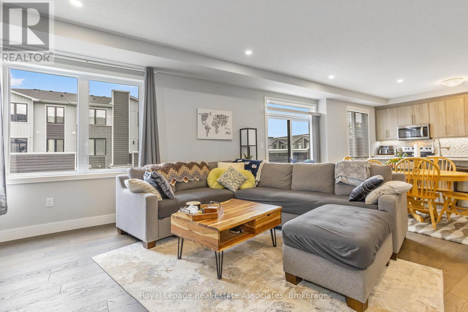 #16 177 EDGEVALLEY ROAD - 20