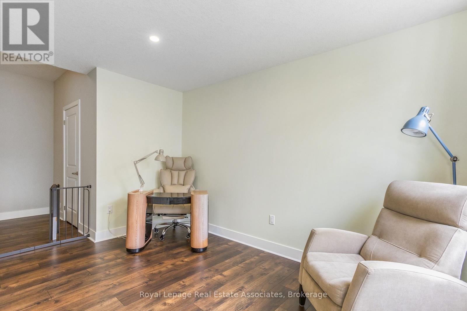 #16 177 EDGEVALLEY ROAD - 7