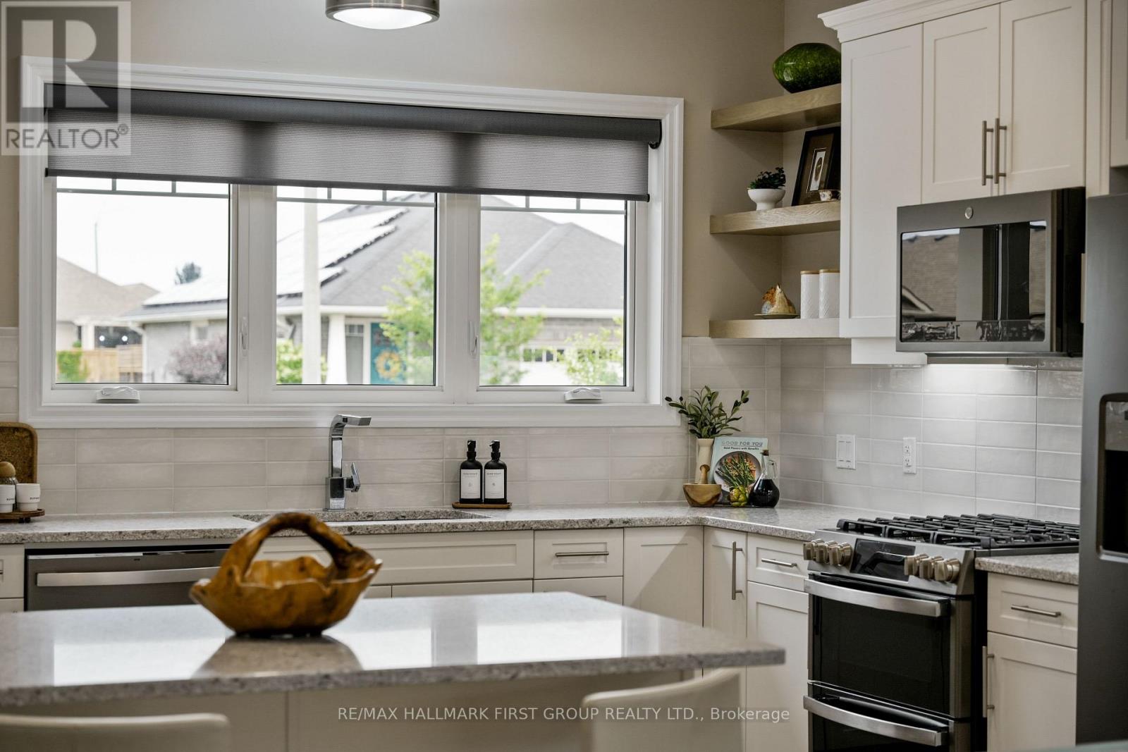 31 MERCEDES DRIVE - Image 12