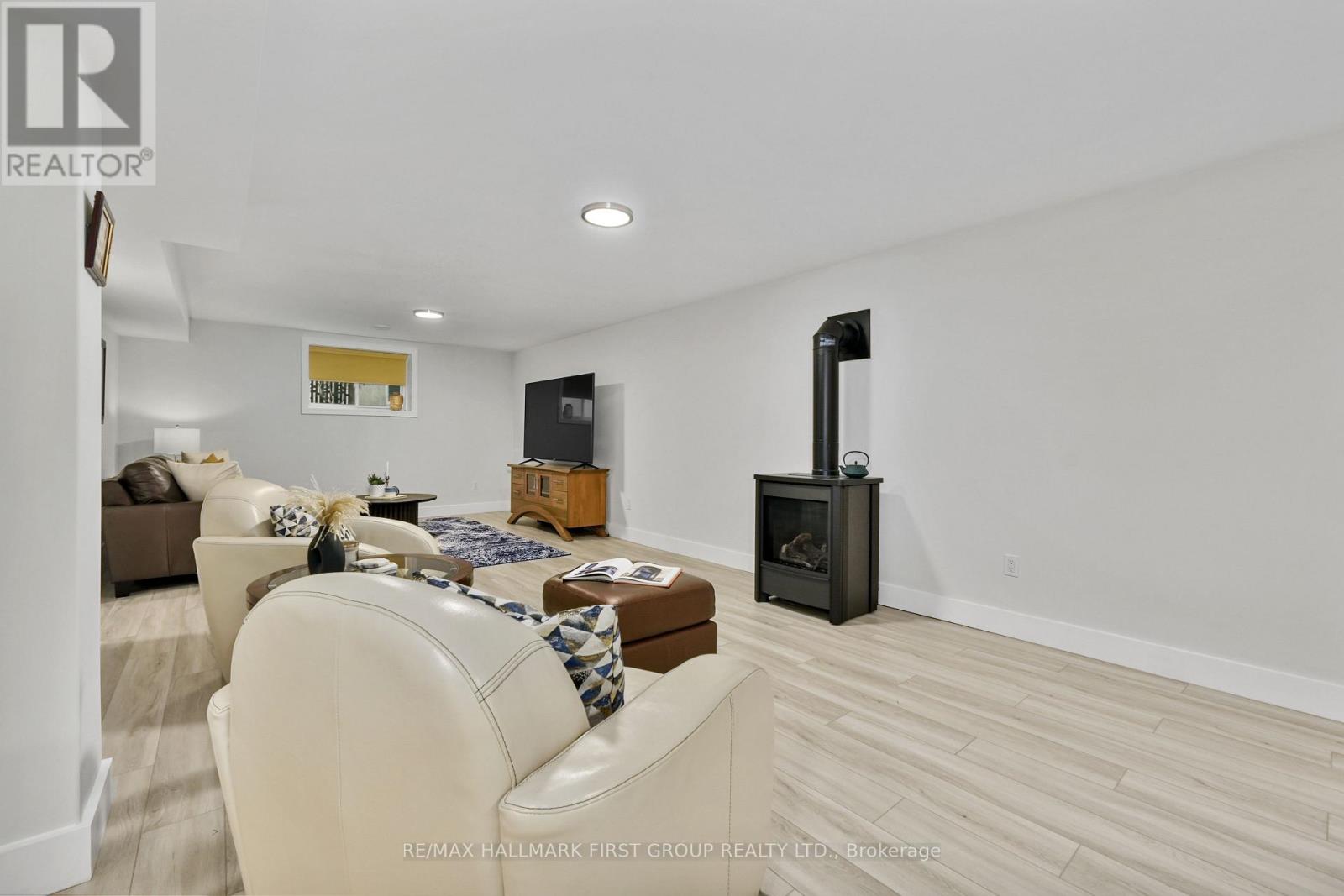 31 MERCEDES DRIVE - Image 28
