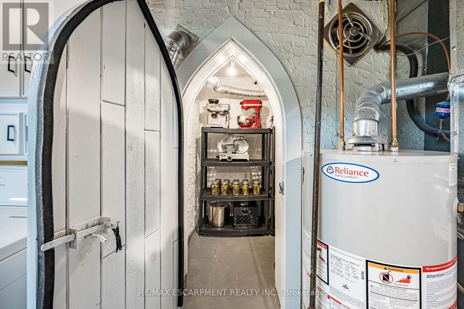 9 HILTS DRIVE - 33