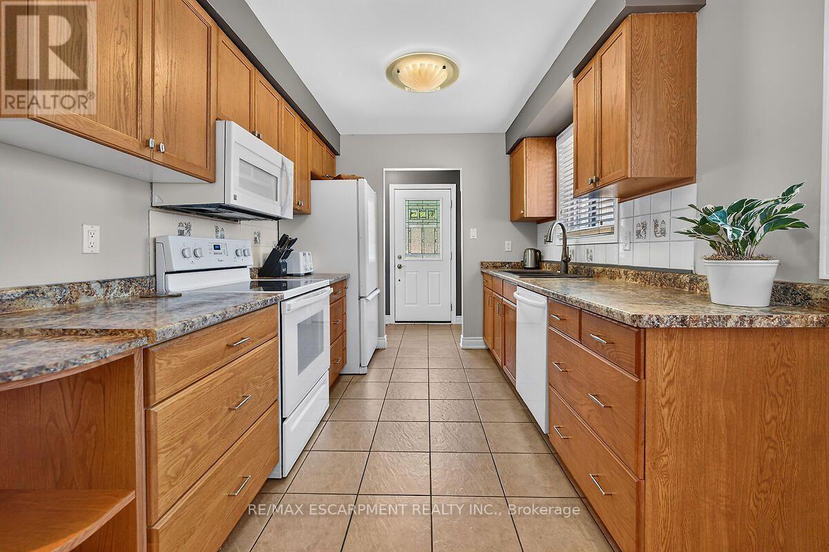 166 ATHENIA DRIVE - 6