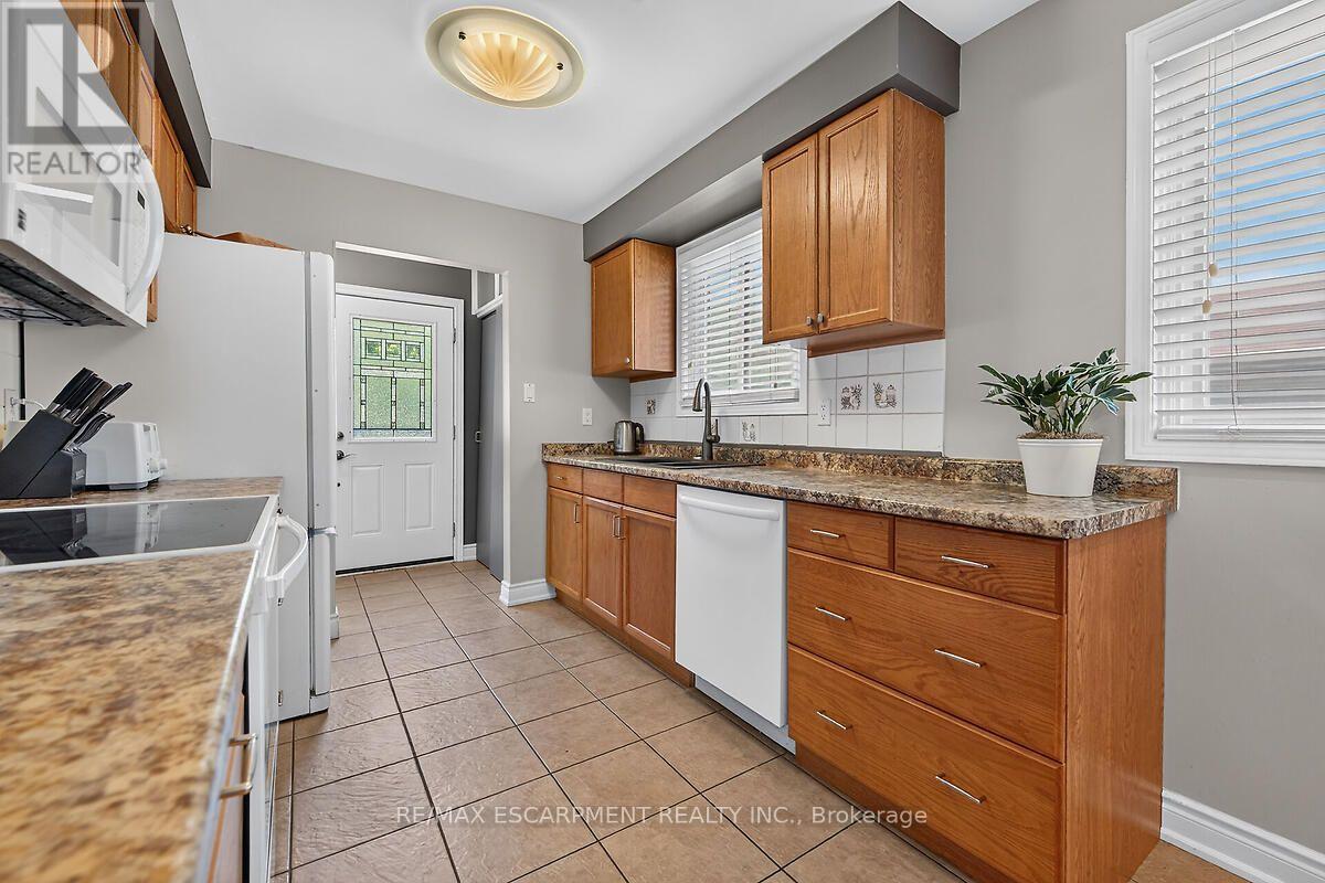 166 ATHENIA DRIVE - 7