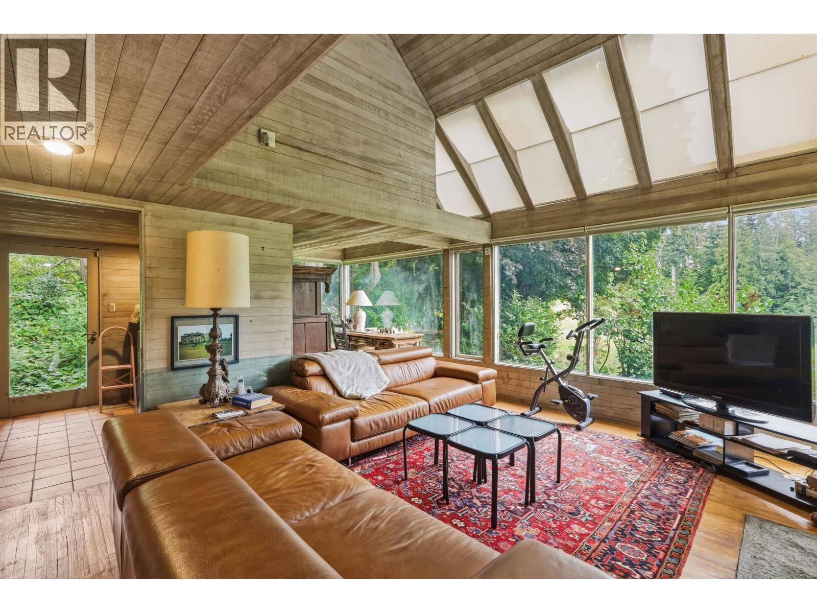 460 SOUTHBOROUGH DRIVE, West Vancouver
