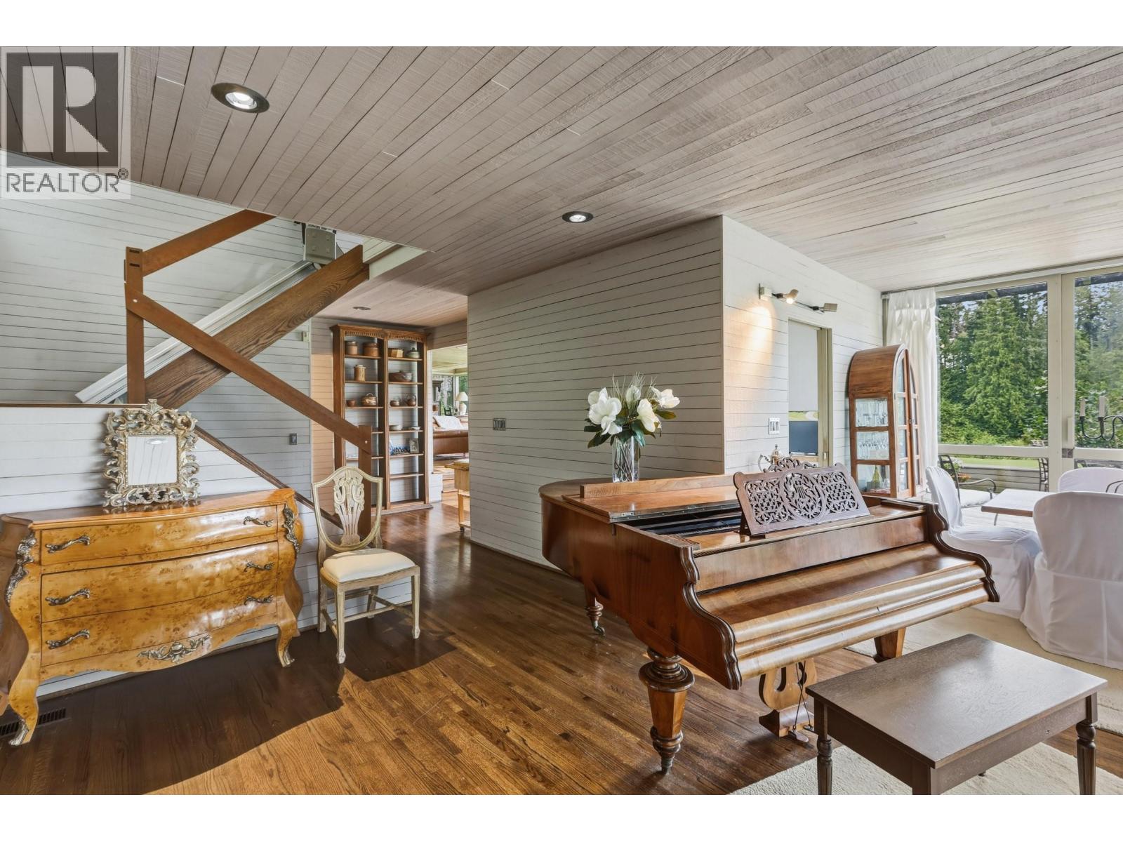 460 SOUTHBOROUGH DRIVE, West Vancouver