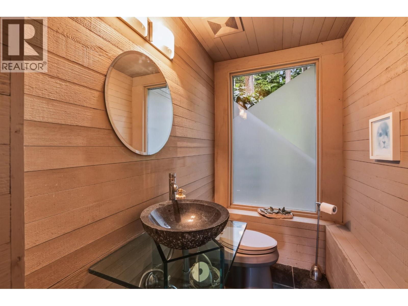 460 SOUTHBOROUGH DRIVE, West Vancouver