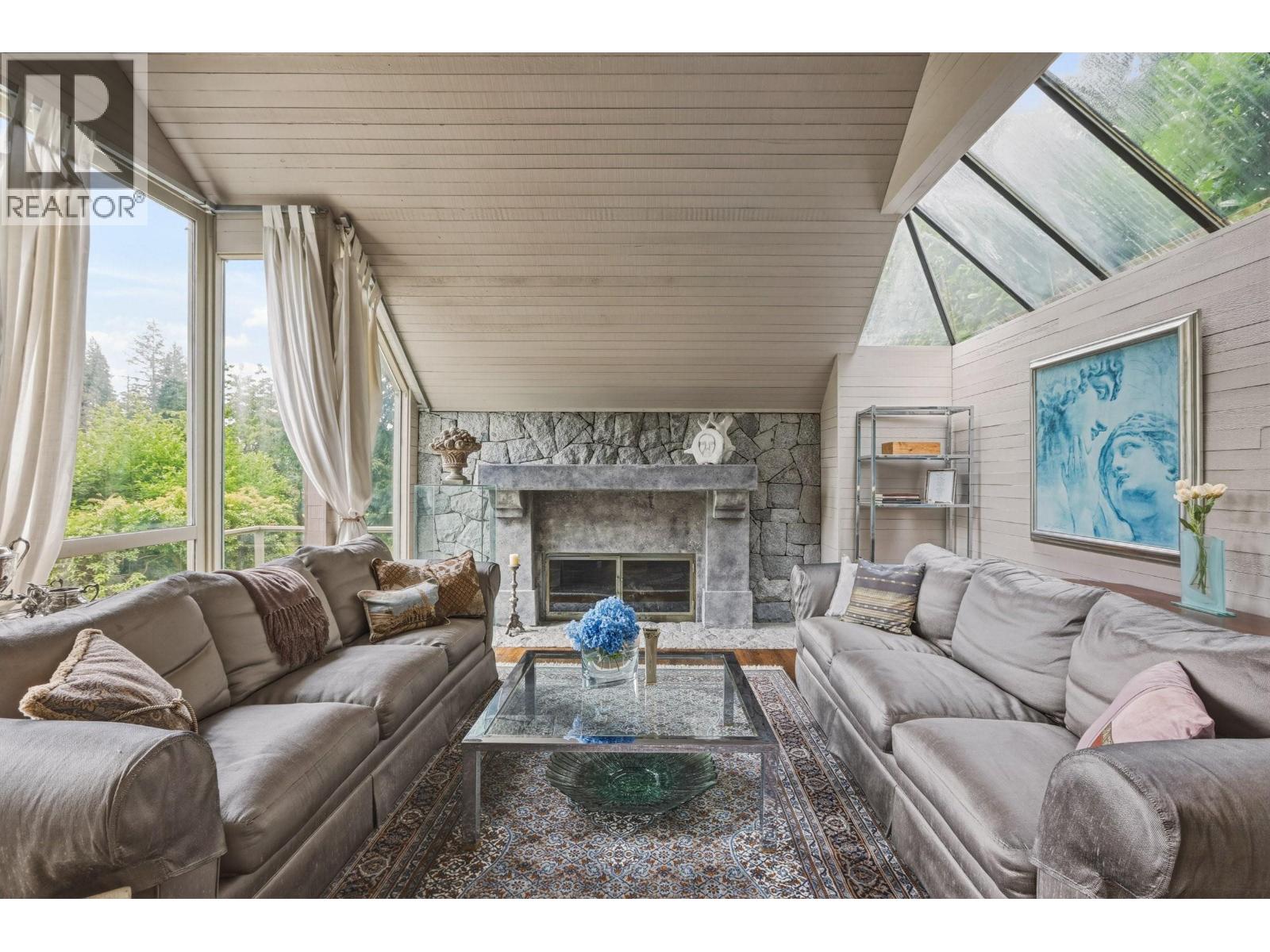 460 SOUTHBOROUGH DRIVE, West Vancouver
