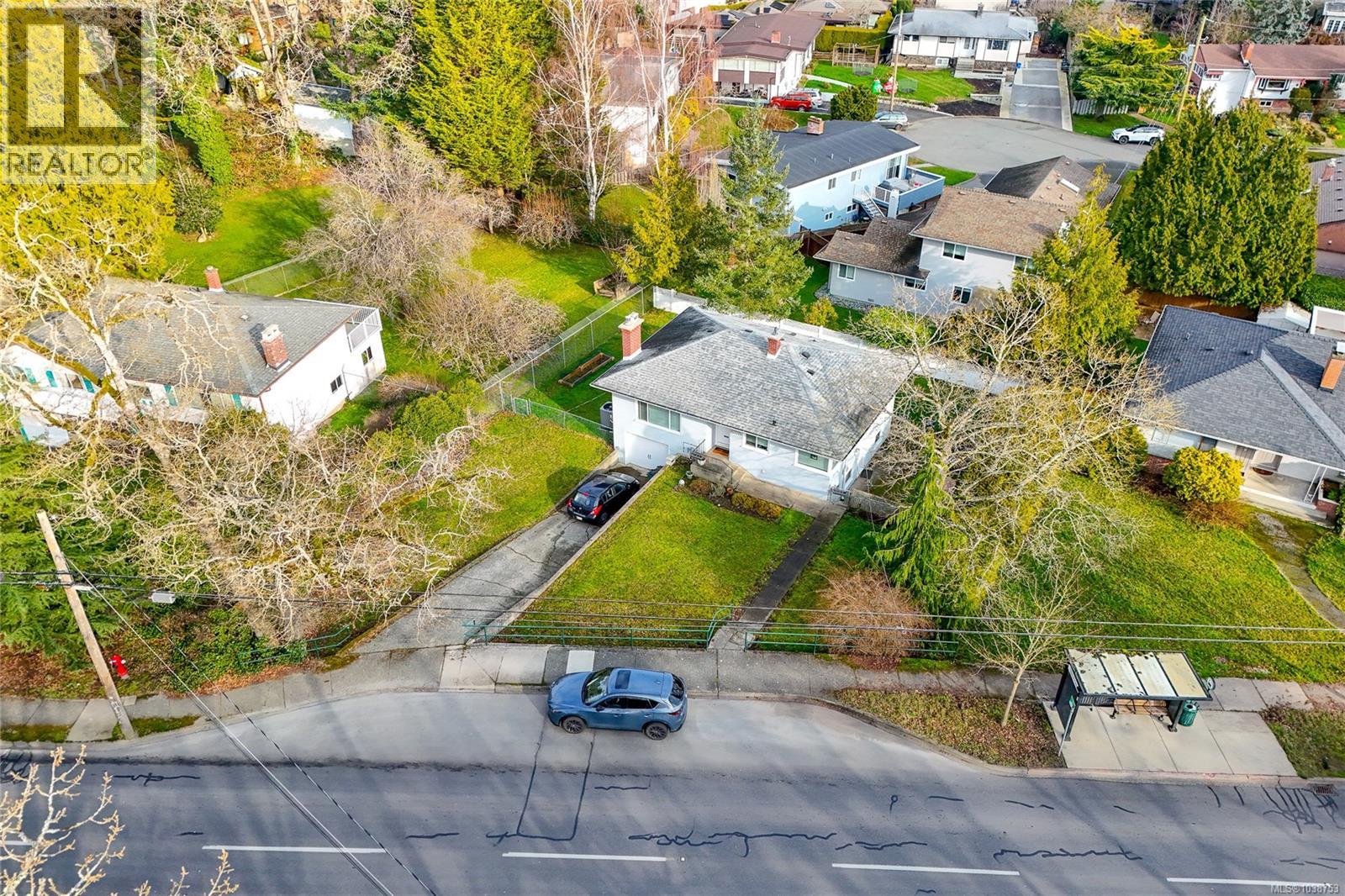 4121 Quadra St - 35