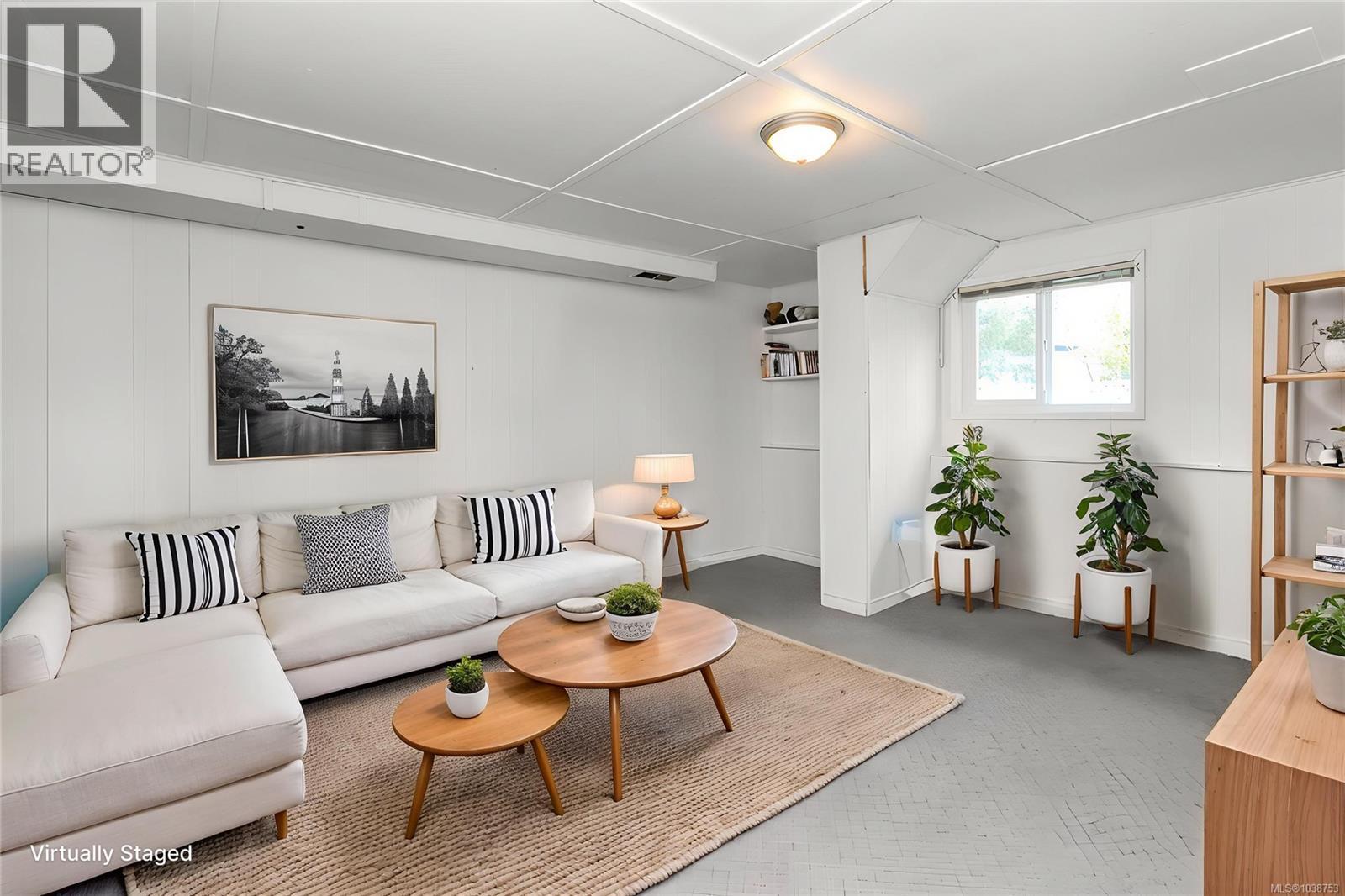 4121 Quadra St - 29
