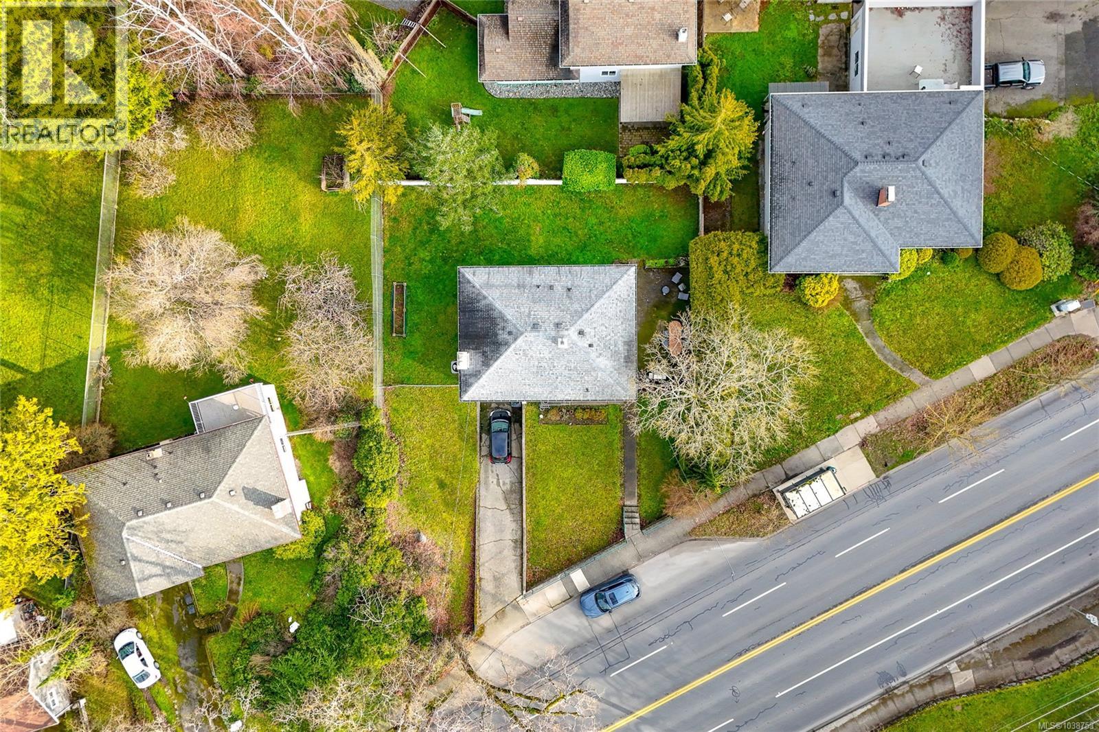 4121 Quadra St - 38