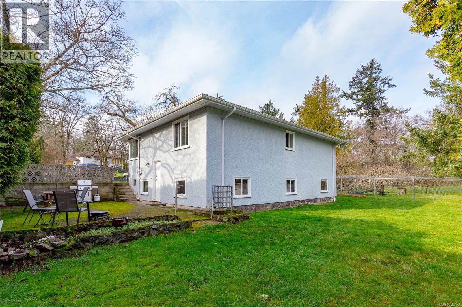 4121 Quadra St - 39