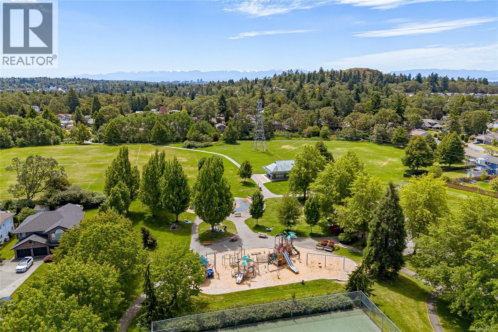 4121 Quadra St - 42