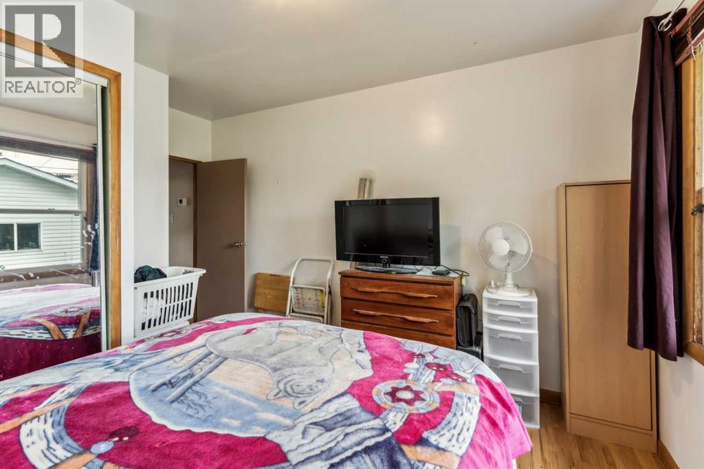 2029 Mountview Crescent NE - 14