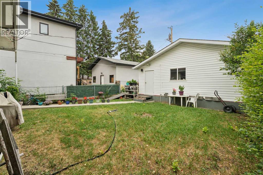 2029 Mountview Crescent NE - 29
