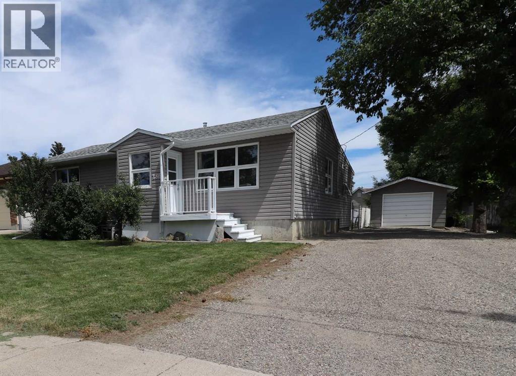186 8 Street W - 2