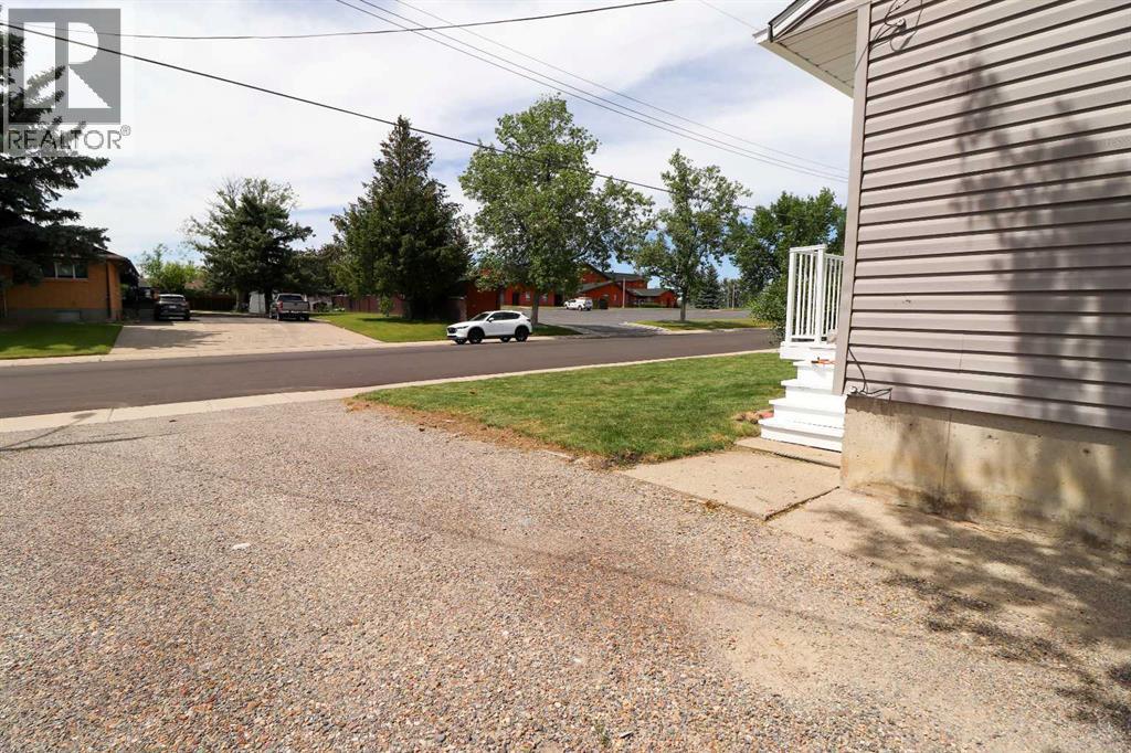 186 8 Street W - 45