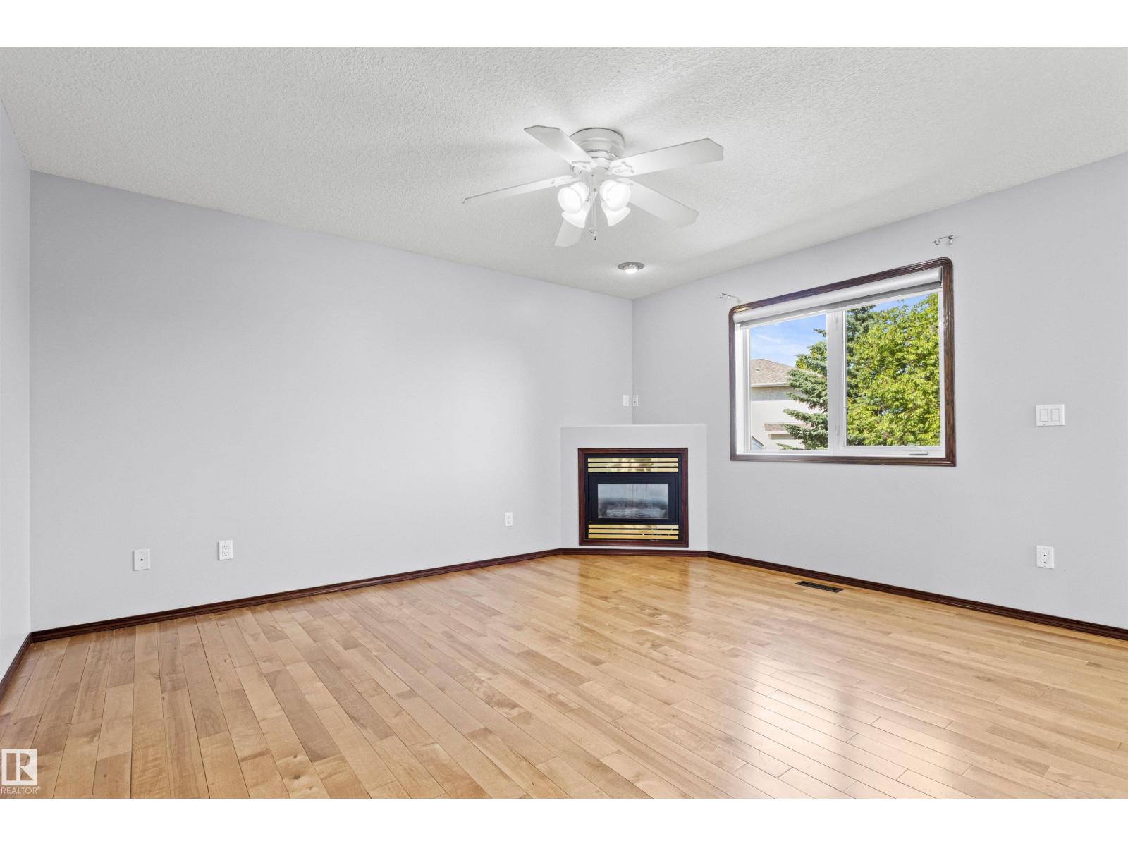 6 OAKRIDGE DR S - 23