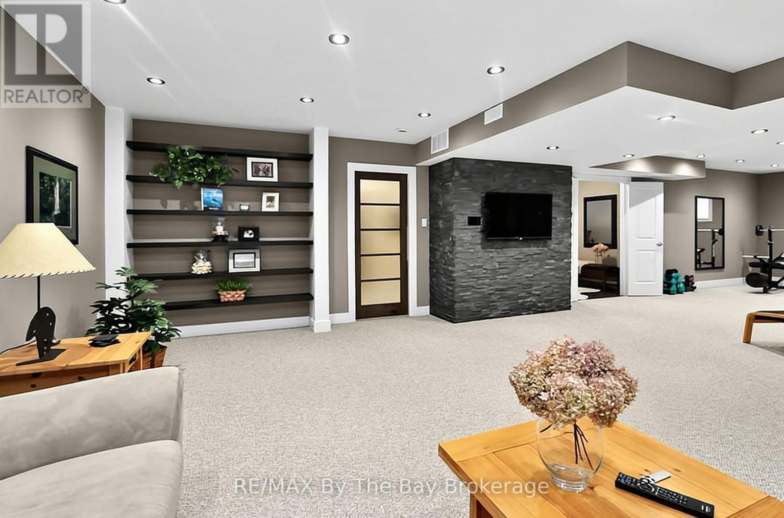 7 DOWNER CRESCENT - Image 5