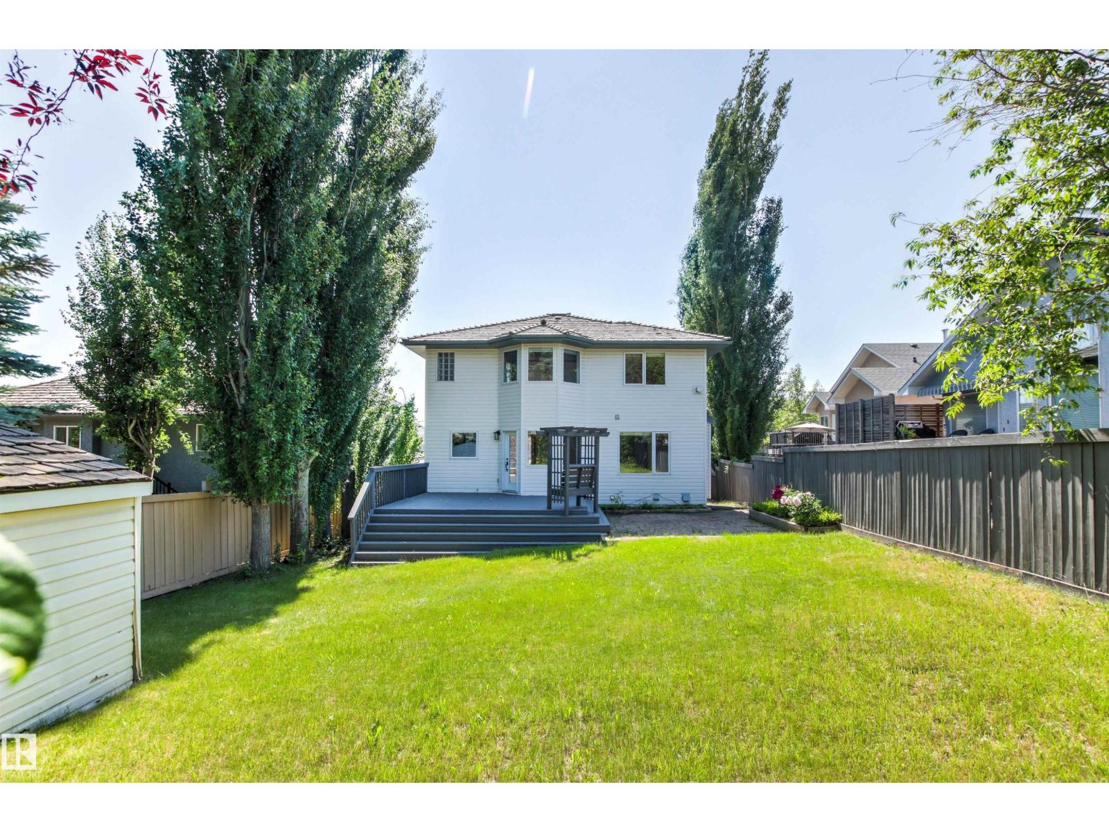 6 OAKRIDGE DR S - 52