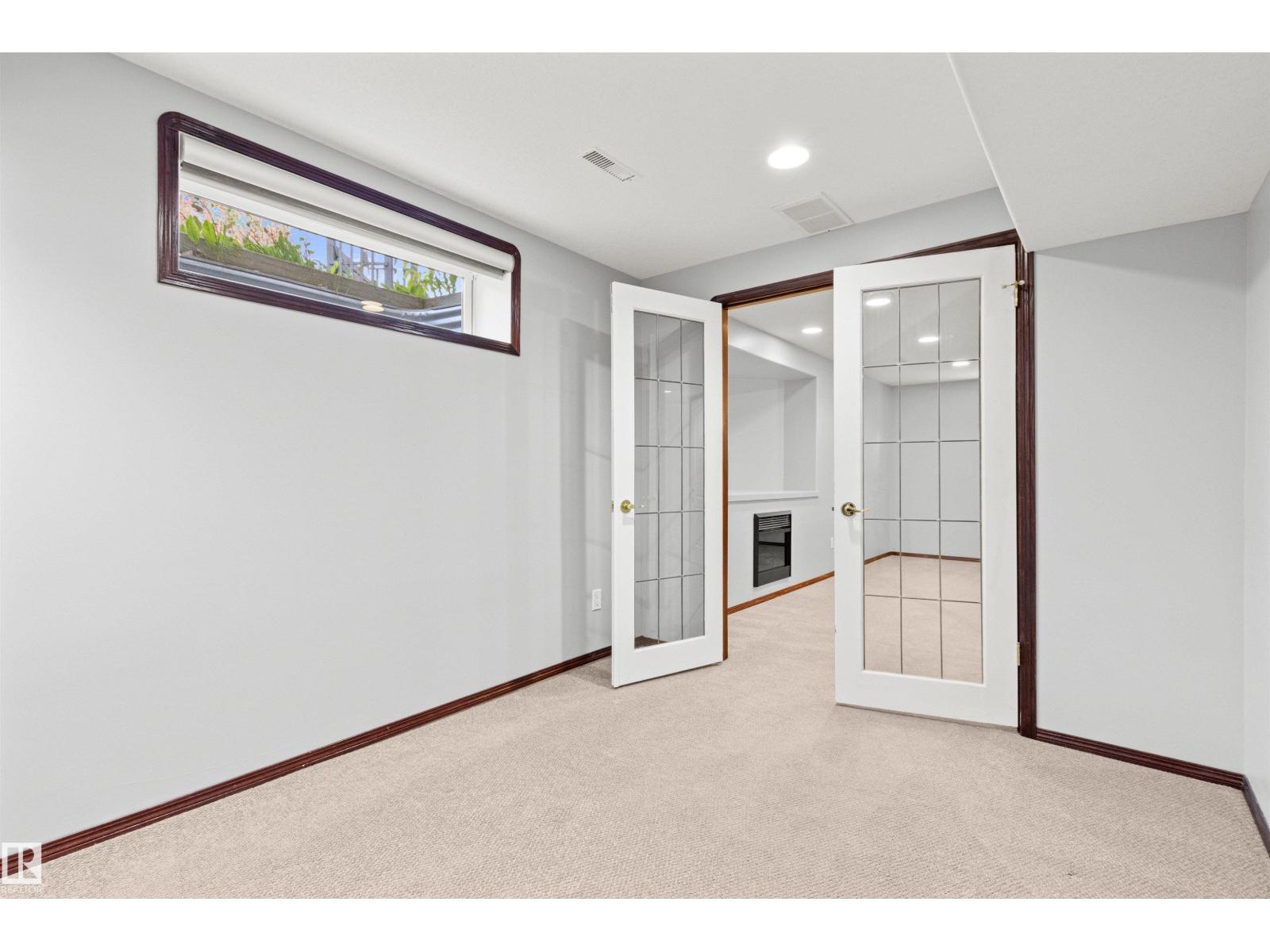 6 OAKRIDGE DR S - 39
