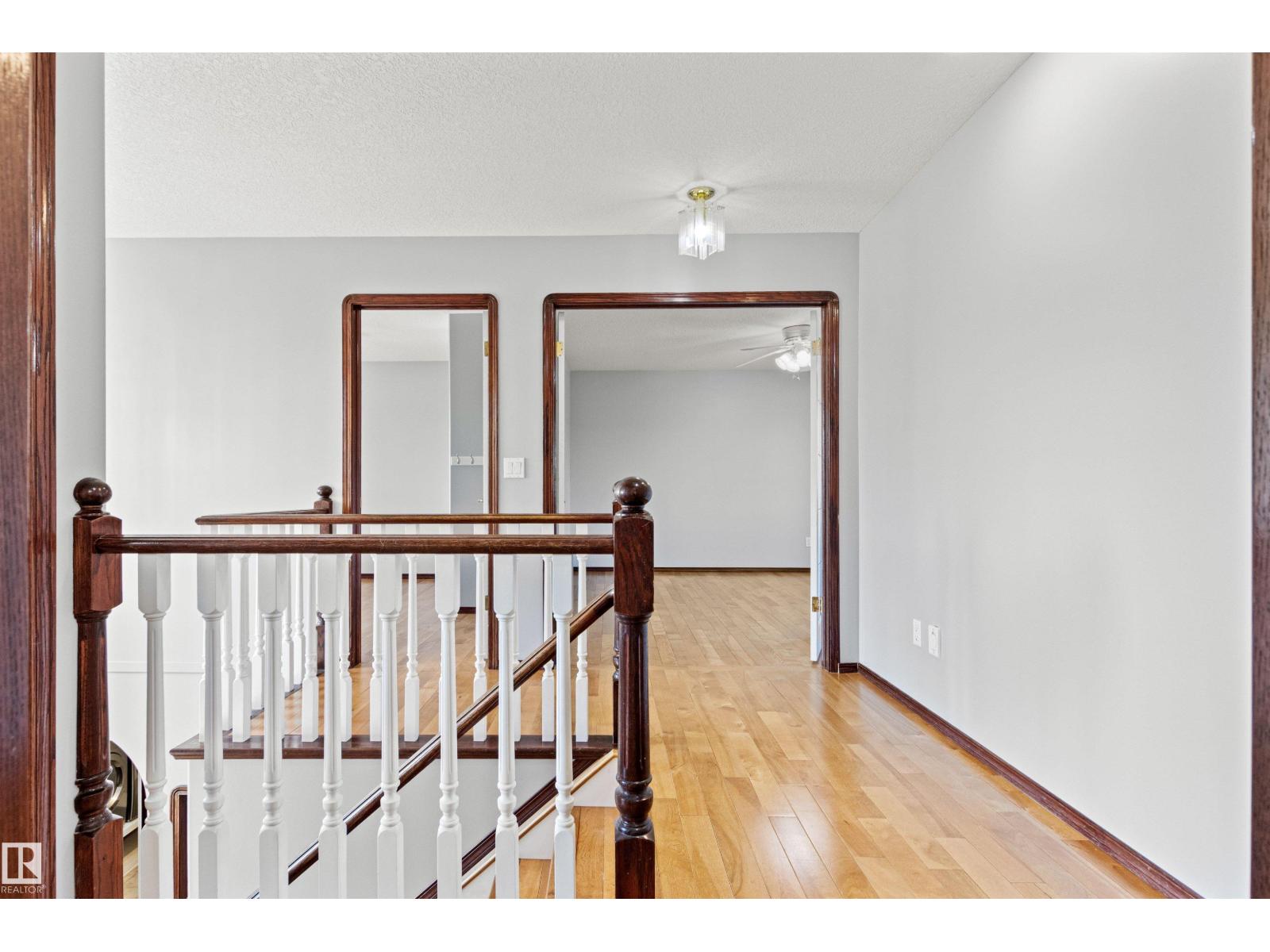 6 OAKRIDGE DR S - 22