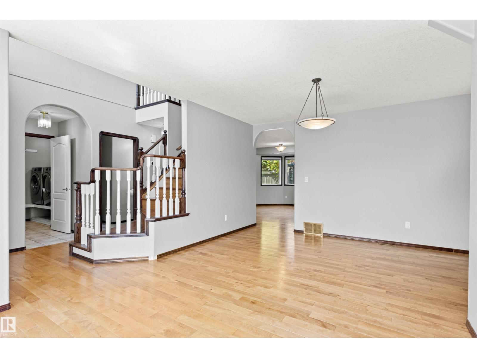 6 OAKRIDGE DR S - 10