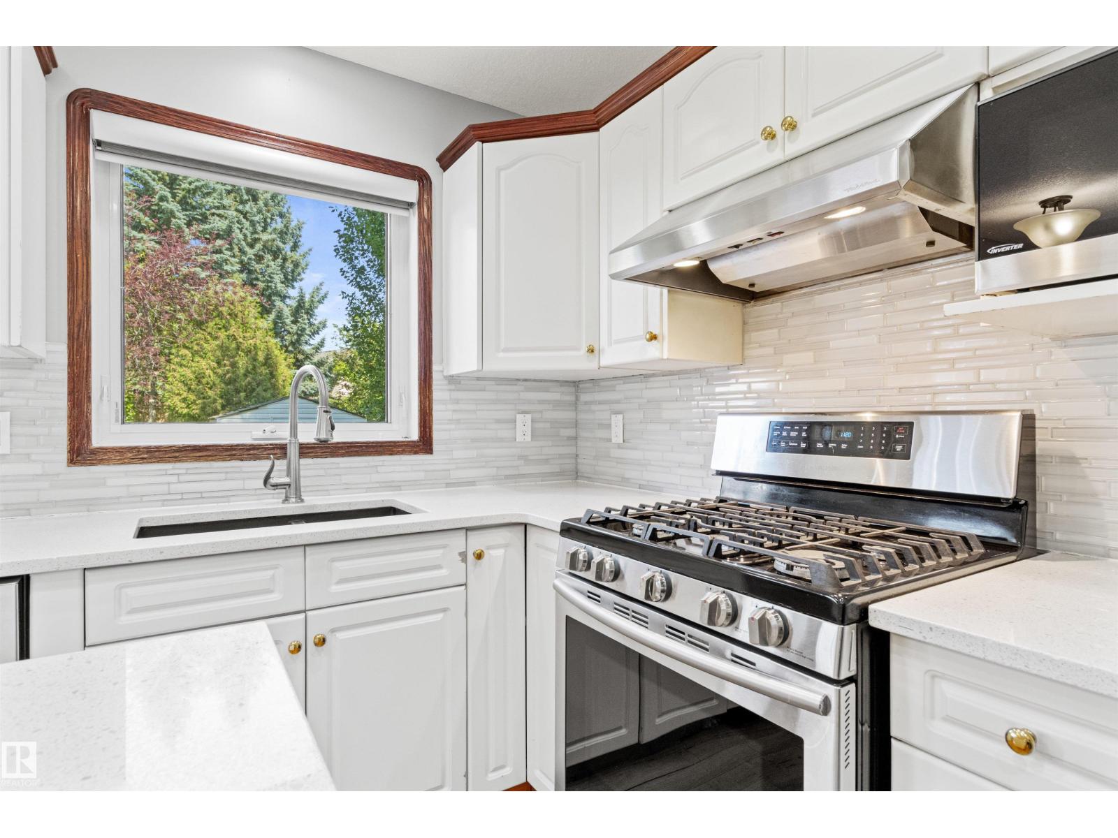 6 OAKRIDGE DR S - 15