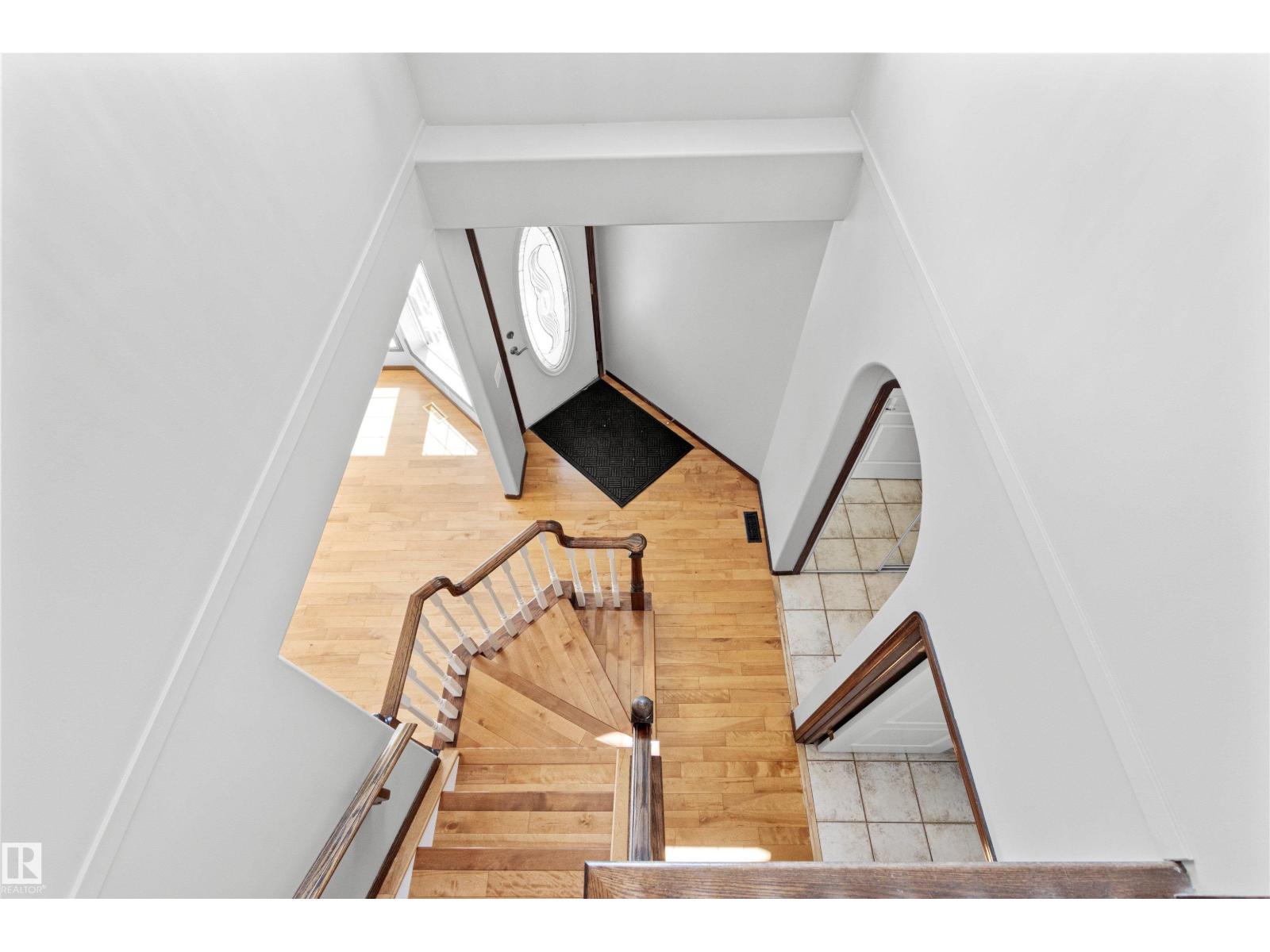 6 OAKRIDGE DR S - 21