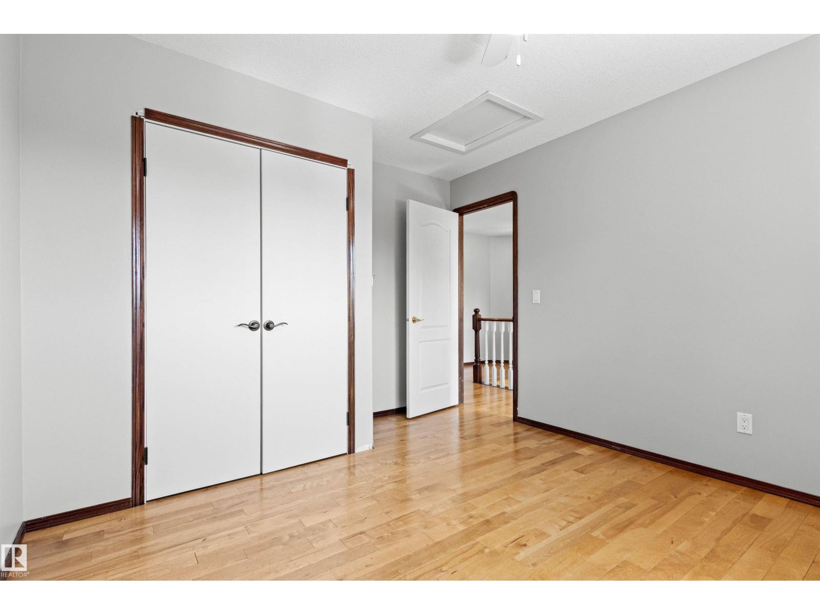 6 OAKRIDGE DR S - 33